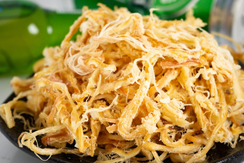 Khô mực tẩm là món nhậu nổi tiếng của Đà Nẵng