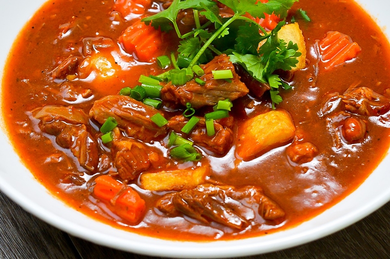 Thịt bò sốt vang là món ăn được rất nhiều người yêu thích