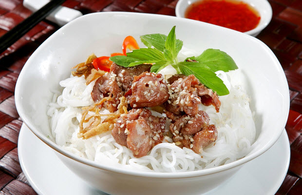 Bún thịt nướng là món ăn rất được yêu thích và phổ biến ở Việt Nam